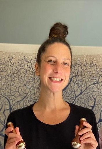 Cécile notre experte à la fois formatrice et praticienne en massage & soins